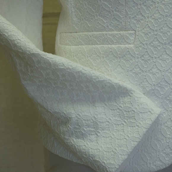 ONE LEFT Calvin Klein White eyelet blazer - Picture 7 of 8